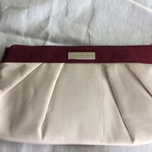 COPY - Salvatore Ferragamo satin clutch travel gear - Picture 3 of 5